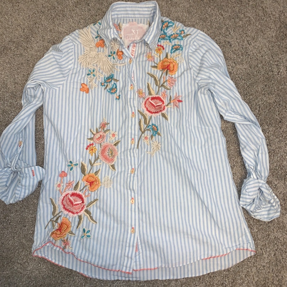 Johnny was stripped floral button up small